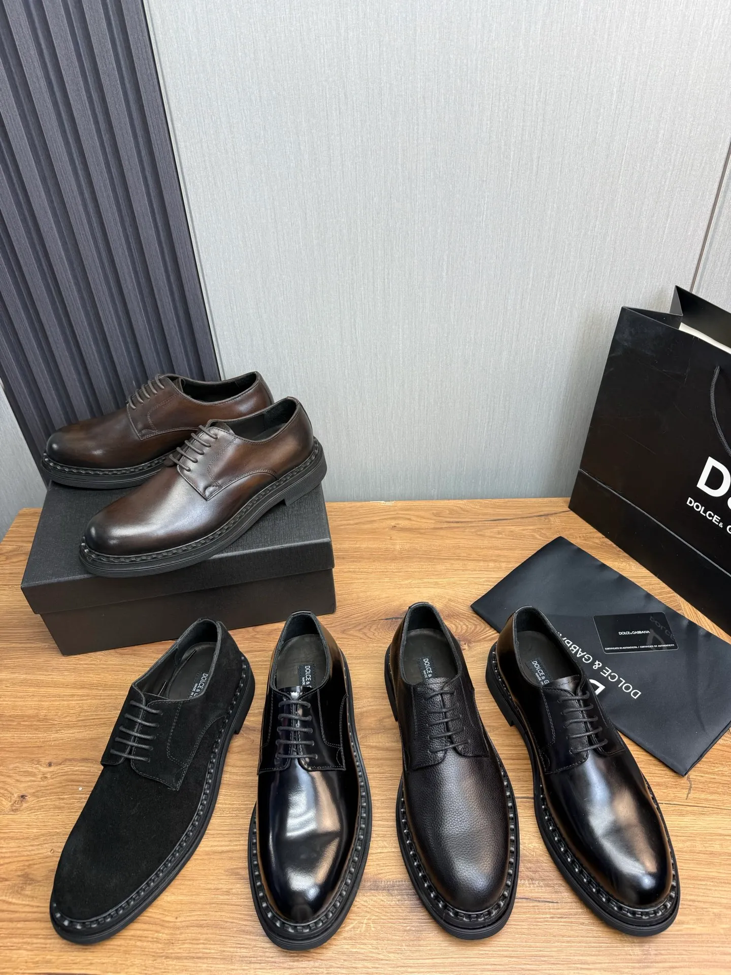 Men's shoes 💰900💰 DG. Men's casual lace-up leather shoes, the latest hot style 🔥 1:1 original purchase quality, top quality goods ⬆️The upper is imported open-edge beaded cowhide, cowhide, and cow suede. The hand-made three-dimensional stitching highlights the round toe design. The inner foot pads are all imported cowhide, with the original wear-resistant foam outsole, matching code 39-44, (38, 45 custom-made, non-returnable)
